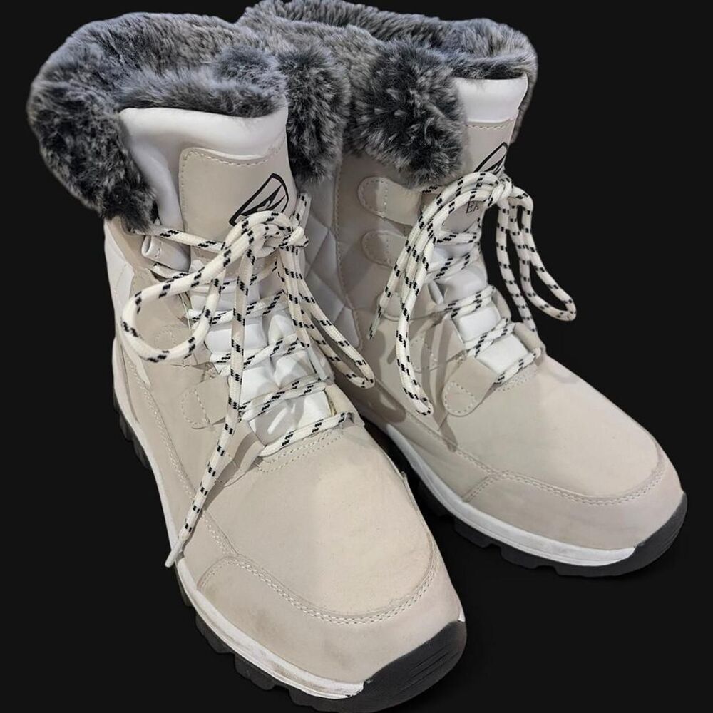 Unbranded Women's Cream and Grey Boots- Size 9.5